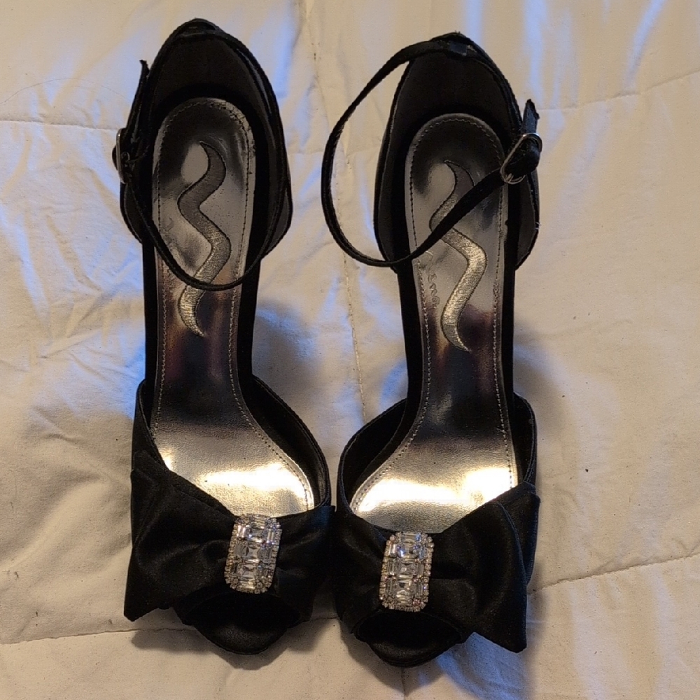 Nina Black Heels with Bow and Rhinestone Detail